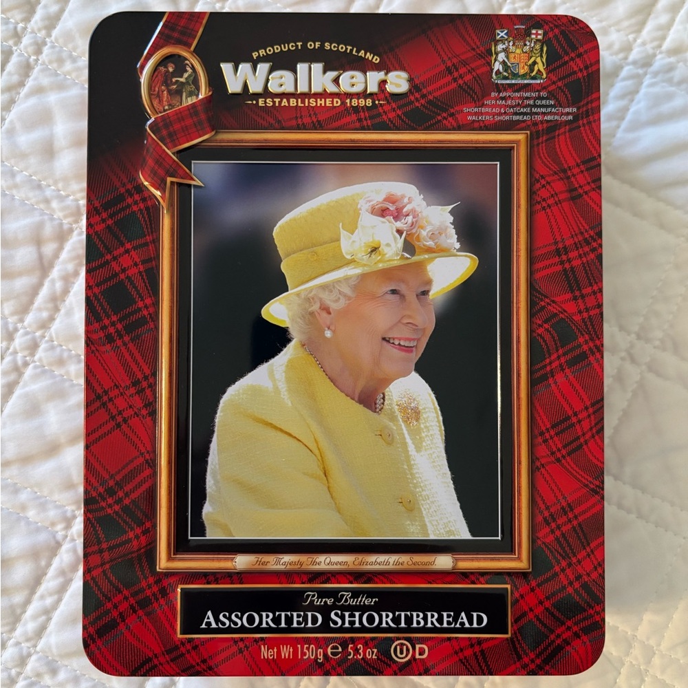Walkers Assorted Shortbread Tin with Queen Elizabeth Royal Portrait